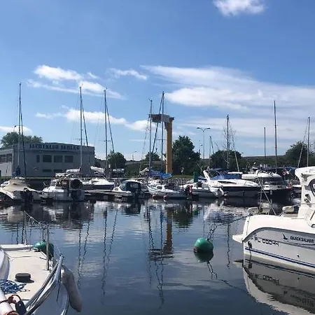 Jachtklub * אלבלאג